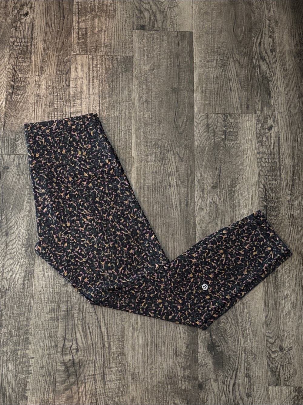 Lululemon WunderTrain 25 Inch Leggings - Black with Confetti Pattern - Size 10